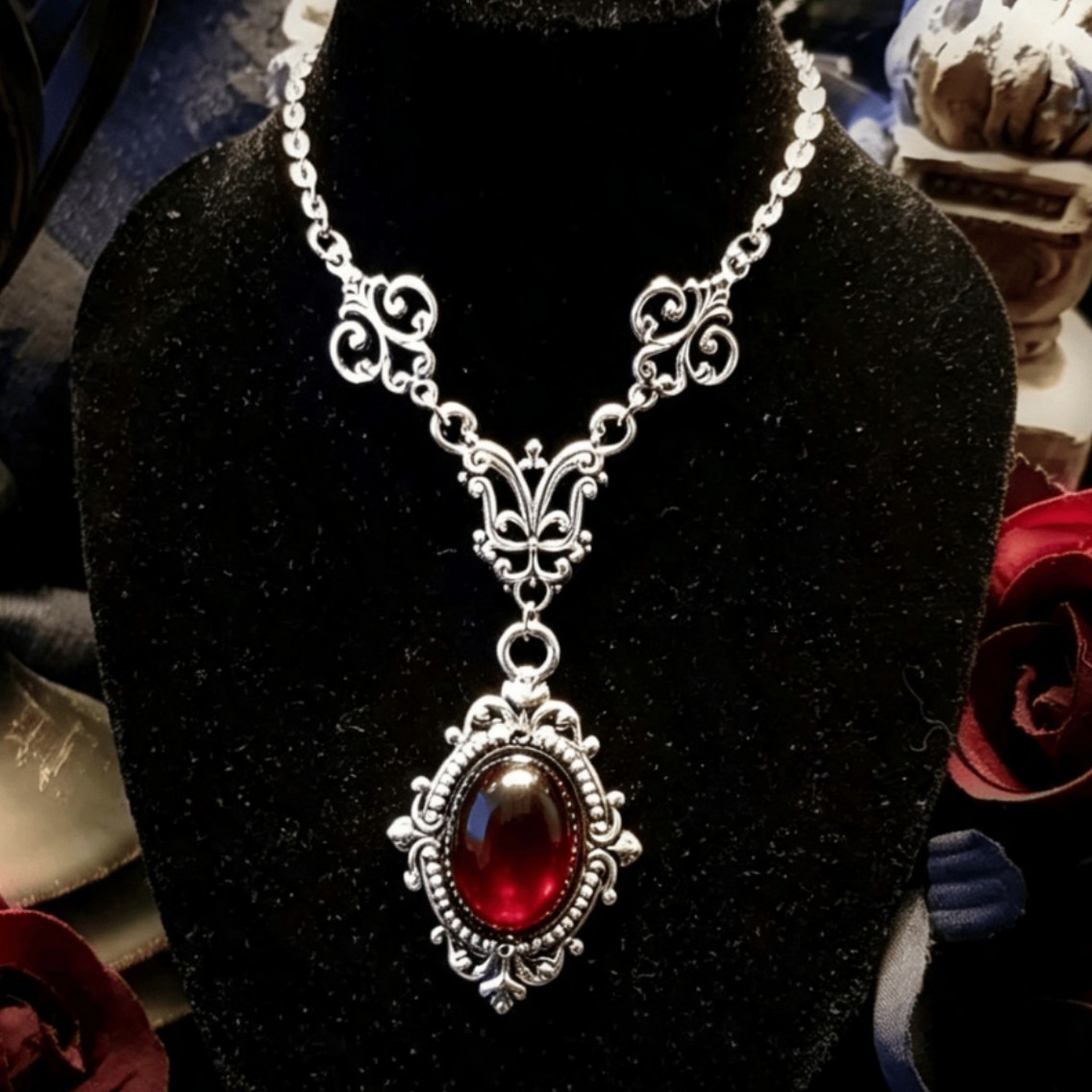 Vampire Cameo Necklace,Blood C - огляд і ціна Men'S Victorian Accessories