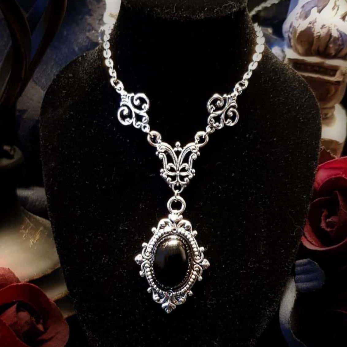 Vampire Cameo Necklace,Blood C - огляд і ціна Men'S Victorian Accessories